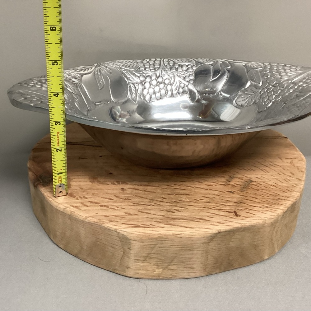 ⚫️ Vintage Cast Aluminum or Pewter Large Fruit / Salad / Serving / Display Bowl - Picture 13 of 14